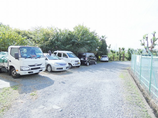 シャローリバーハイツの駐車場