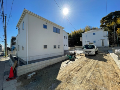 【外観】 | 天白区植田山5丁目 全6棟　＜仲介手数料無料＞大坪小・御幸山中　新築一戸建て | 撮影
社長の村田です！
自らプレイヤーとして営業しています
長年の経験と実績から皆様により良いマイホーム購入のご提案をいたします。
住宅ローンの不安や購入後の不安等何でもご相談ください。