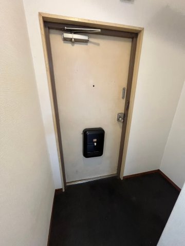 サンウイング南森町の玄関