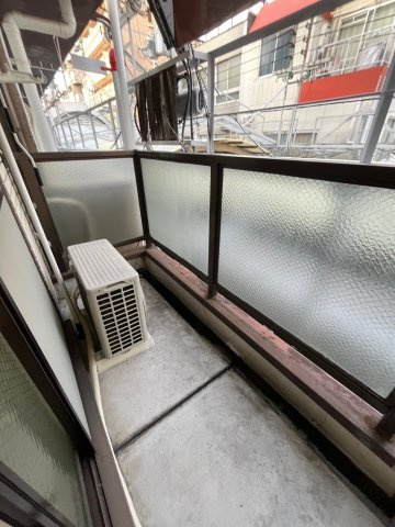 サンウイング南森町のバルコニー