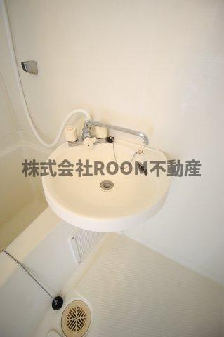 ロワイヤルヒルズ都城の洗面所|明るい洗面所です