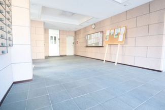 【エントランス】 | 安全に配慮されたオートロックマンションです♪室内ＴＶモニタ付インターホンで来訪者を確認できます