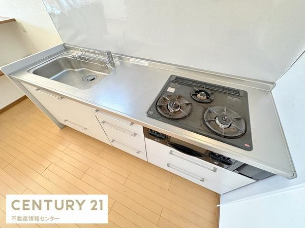 【キッチン】 | ルネ・パークプラザ | システムキッチンの収納も多数有り、キッチン上もキレイに片付きますので、シンプルにまとめたいかたにもオススメです！