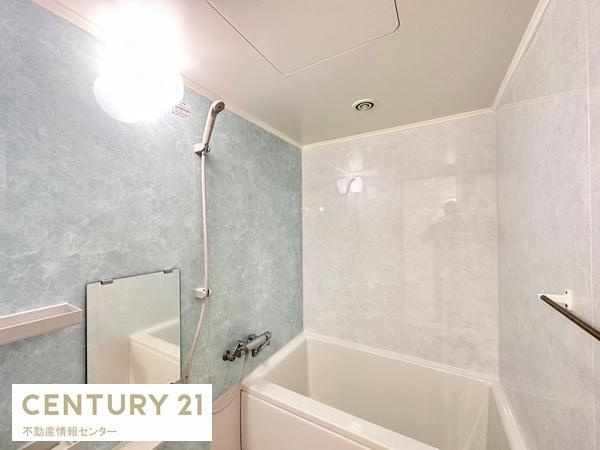 【浴室】 | ルネ・パークプラザ | 浴室のアクセントパネルが西欧諸国風のパネル！オシャレです！気持ちの良いバスタイムになること間違いなし！