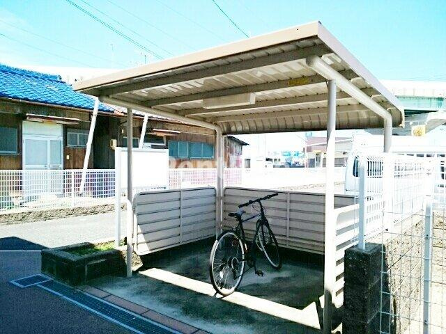 一宮市丹陽町外崎字郷東のアパートの駐車場
