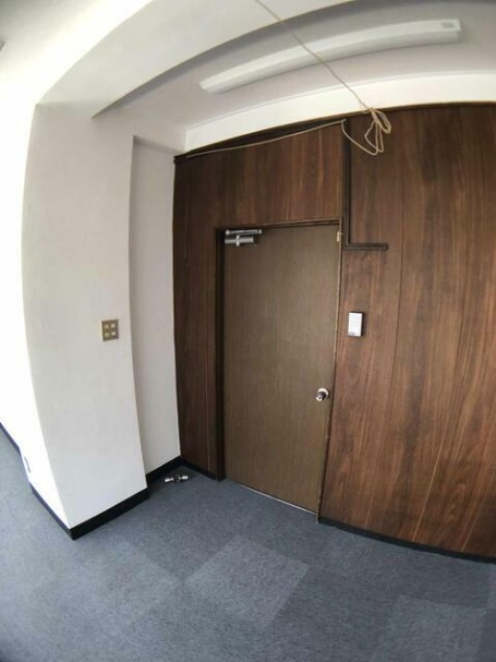 明和ビルの内装