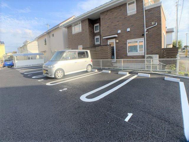 シャングリラの駐車場