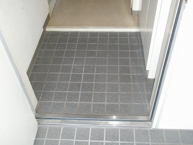 フローラルマンション【キャッシュバック対象物件】の玄関|シンプルで使いやすい玄関です