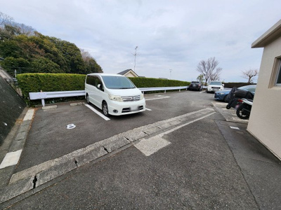 【駐車場】 | 【売主直売】エシール磯子 | 駐車場です。