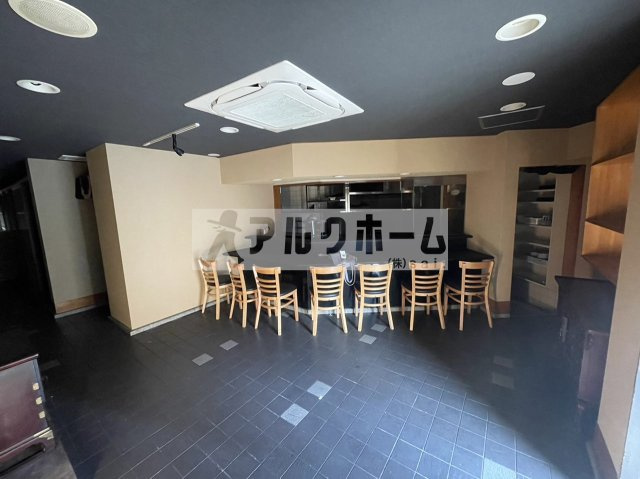 柏原市国分本町１丁目の店舗一部の内装
