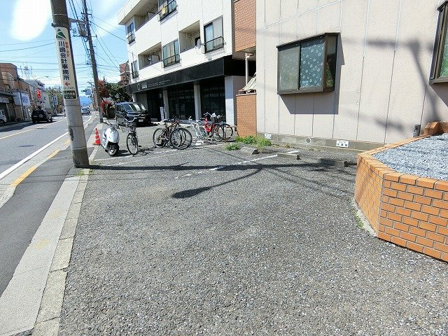 サンライズマンションの駐車場