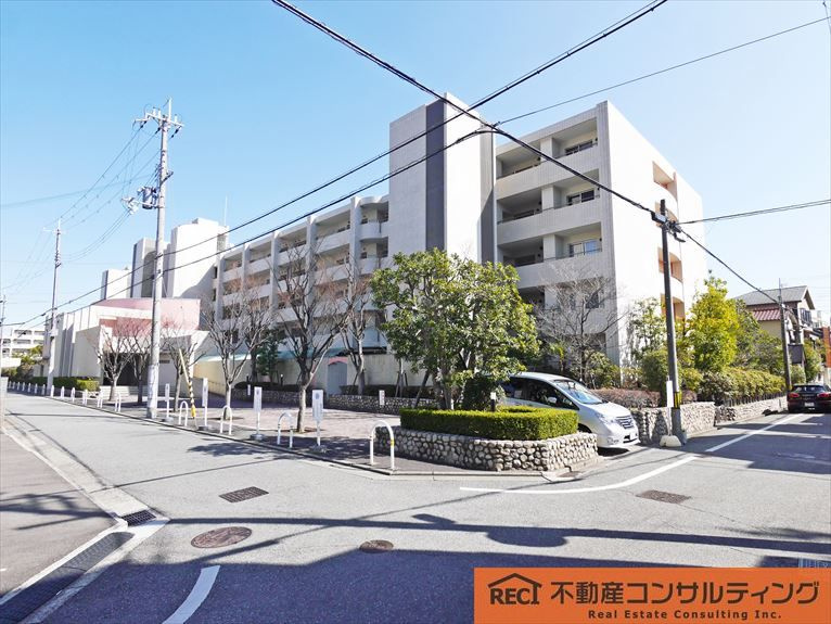 ファミール芦屋東の外観