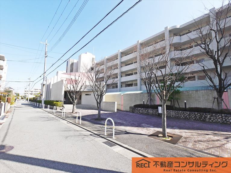 ファミール芦屋東の外観