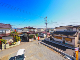 【展望】 | 【穏やかな街並みの眺望】
バルコニーから見える穏やかな街並み
爽やかな風と柔らかく降り注ぐ陽光を感じて頂けます。心地良い開放感が暮らしにゆとりと充足感をもたらします