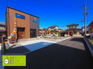 【前面道路含む現地写真】 | 【前面道路】
前面道路は毎日の駐車の出し入れで大事なポイントです！
車種によっても便利・不便がありますのでご確認ください♪