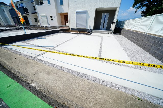 新築　前橋市三俣町第1　LiveleGarden.S　4号棟の駐車場|現地写真　駐車スペースは建物南側に並列3台分可能です！					
