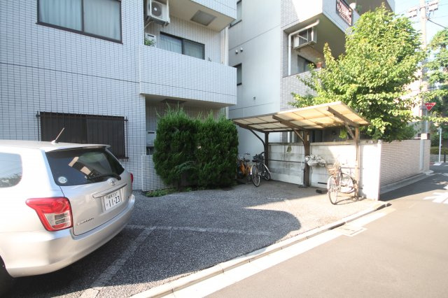 【駐車場】