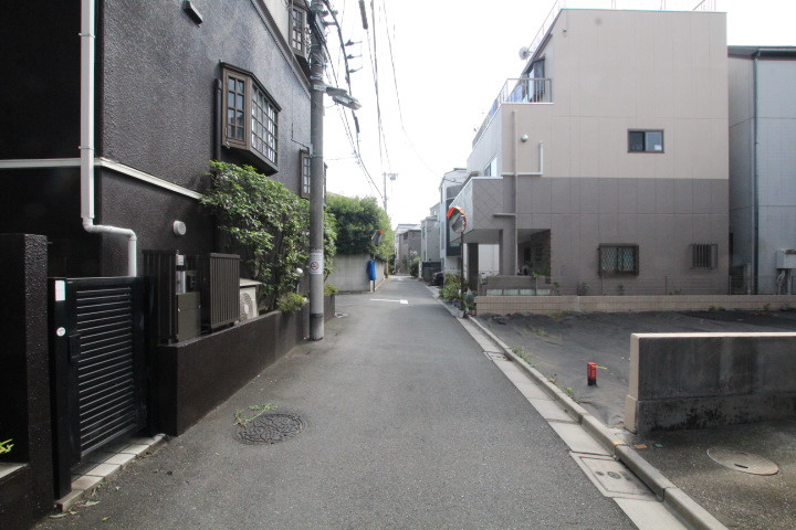 【前面道路含む現地写真】