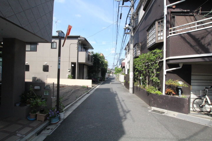 【前面道路含む現地写真】