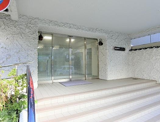 毎日通るエントランスはこのようになっています