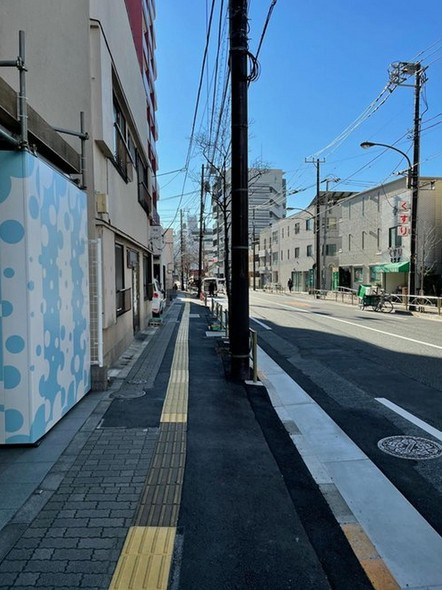 【前面道路含む現地写真】