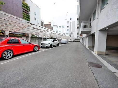 【駐車場】