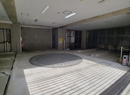【駐車場】