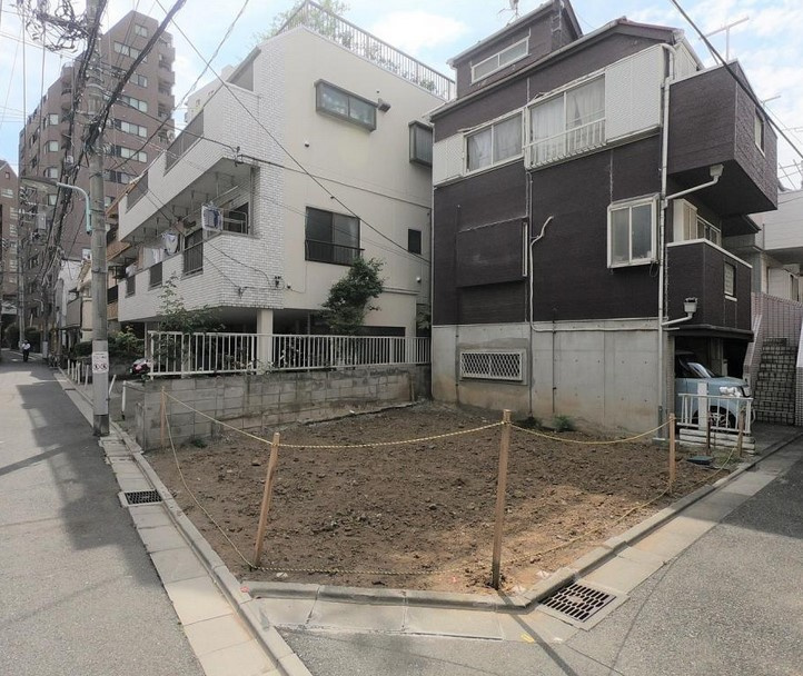 【前面道路含む現地写真】