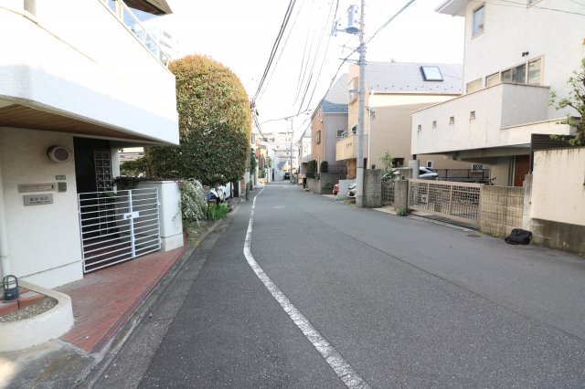 【前面道路含む現地写真】