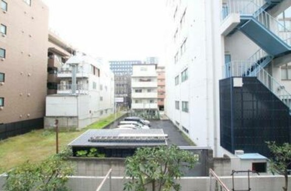 正面には高い建物がないため、明るく過ごせます。