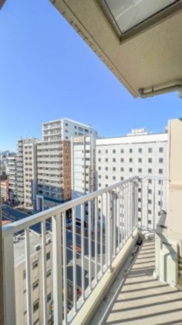 【展望】 | 【 View 】
木の暖かさをより感じさせてくれる太陽の光、一日の始まりを心地よく演出してくれます。窓から入る気持ちのいい風で、活力がみなぎることでしょう。