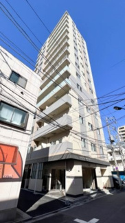 【外観】 | 【 Appearance 】
存在感のある建物は、居住者の拠点としてずっと価値を持ち続ける。今もそこでじっと佇み、居住者の安全や安心を守ってくれています。