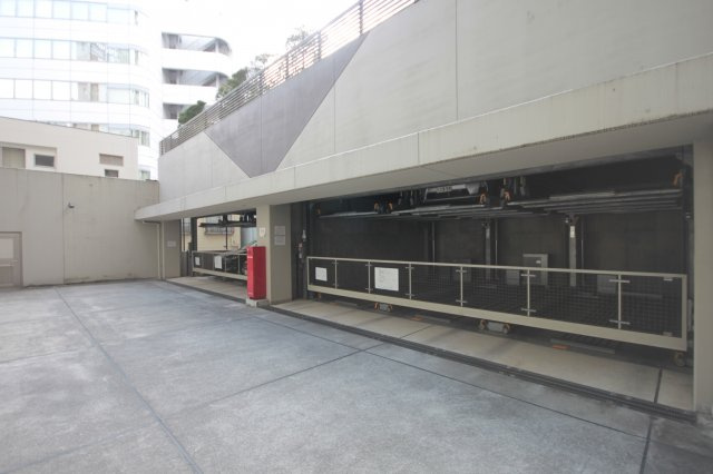 【駐車場】