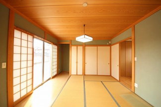 【寝室】 | ラフォーレ・ベリー | 使い勝手のいい寝室です/和室の畳替え予定です
