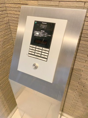 オートロックです。