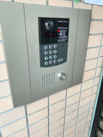 オートロックです。