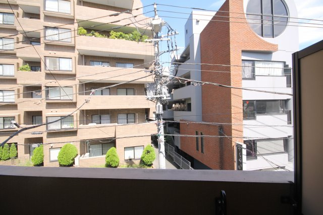 写真は同間取り３階のものです。