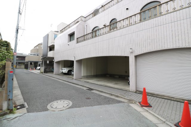 【駐車場】