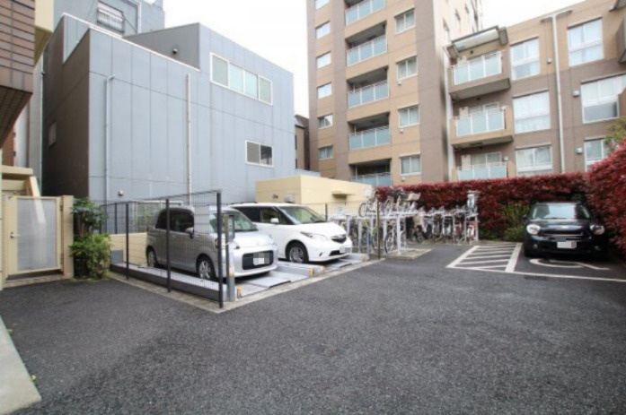 【駐車場】