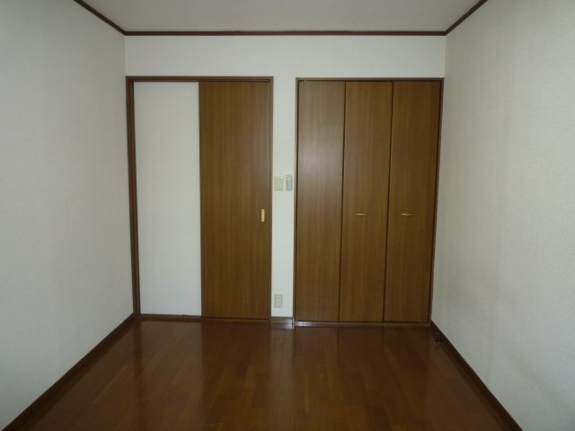 【居間・リビング】 | さくらハイツ | こちらの居間で趣味の時間をお楽しみください
