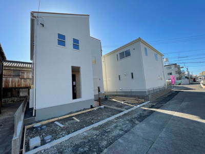 【外観】 | 守山区瀬古東一丁目 全2棟　＜仲介手数料無料＞瀬古小・守山西中　新築一戸建て | 撮影
社長の村田です！
自らプレイヤーとして営業しています
長年の経験と実績から皆様により良いマイホーム購入のご提案をいたします。
住宅ローンの不安や購入後の不安等何でもご相談ください。
