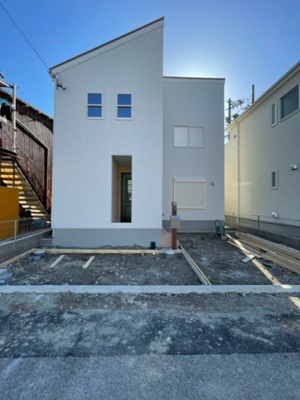 【外観】 | 守山区瀬古東一丁目 全2棟　＜仲介手数料無料＞瀬古小・守山西中　新築一戸建て | 撮影
社長の村田です！
自らプレイヤーとして営業しています
長年の経験と実績から皆様により良いマイホーム購入のご提案をいたします。
住宅ローンの不安や購入後の不安等何でもご相談ください。