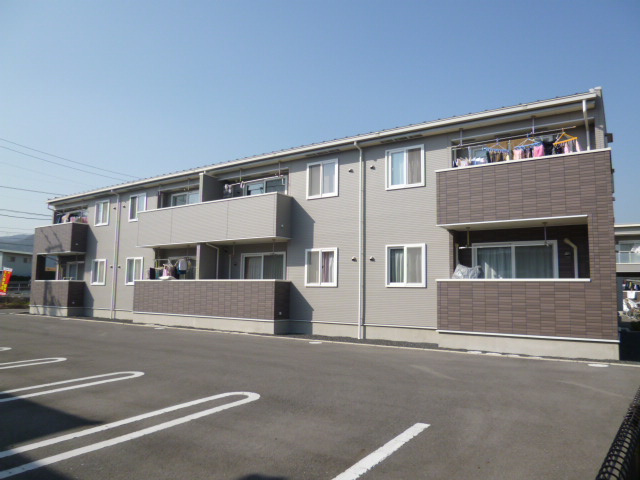 総社市井尻野のアパートの外観