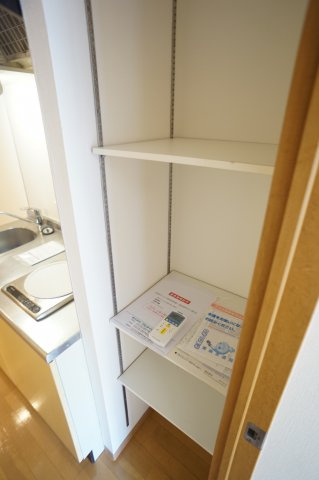 ルクレ津田沼のその他|キッチン脇にも棚が付いてますよ
