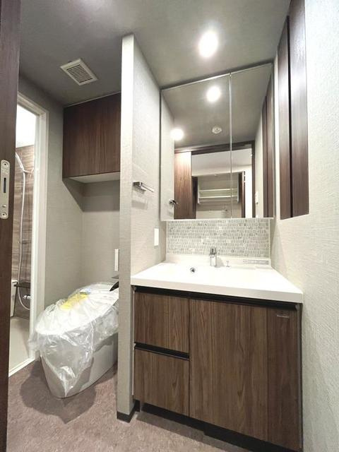 ラティエラ武蔵小杉の洗面所|同タイプ住戸の参考写真です。