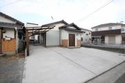 明星貸家の駐車場