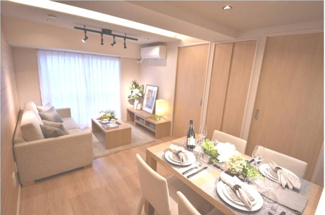 【外観】 | 全てのお部屋に木製フローリングを使用しており、木の暖かさを感じられる空間に仕上がっています。気持ちのいい日の光の下、くつろげる時間を楽しみませんか？
