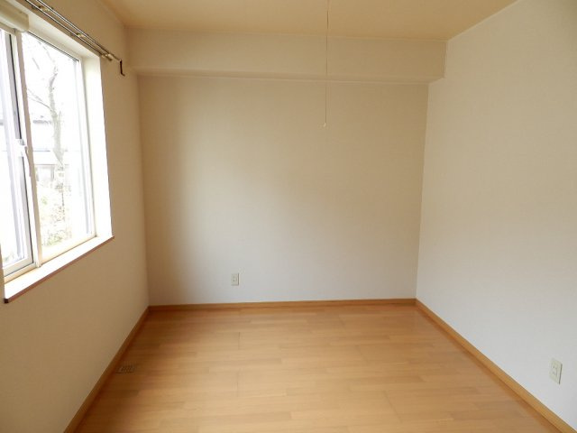 KOBAハイツ Ⅰの内装|明るい室内です