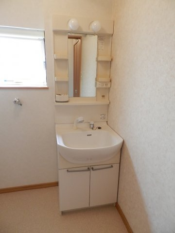 KOBAハイツ Ⅰの洗面所|広い洗面スペース