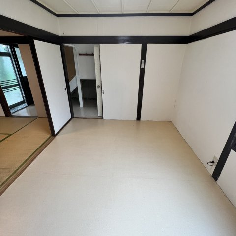 室蘭市港北町4丁目18-13戸建の居間・リビング